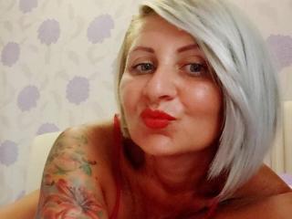 ChaudeEvely - chat online sex with a White Hot lady 