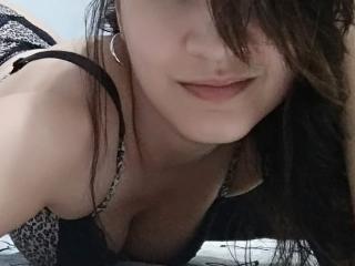 Brunette4You - Webcam live sexy with a standard body Hot chicks 