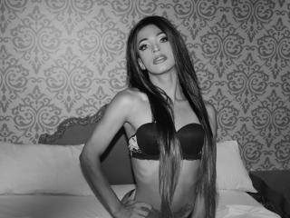 PrettyHannaTS - Webcam porn with a latin american Transsexual 