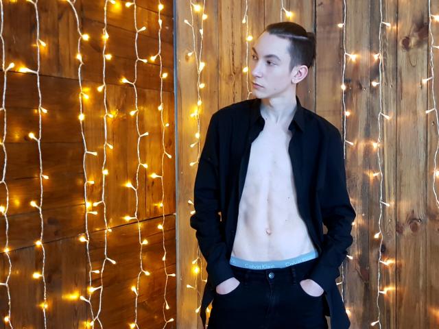 MaxAugust - chat online xXx with a scrawny Men sexually attracted to the same sex 