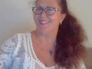 JuicyXSandra - Chat sexy with a European Lady over 35 