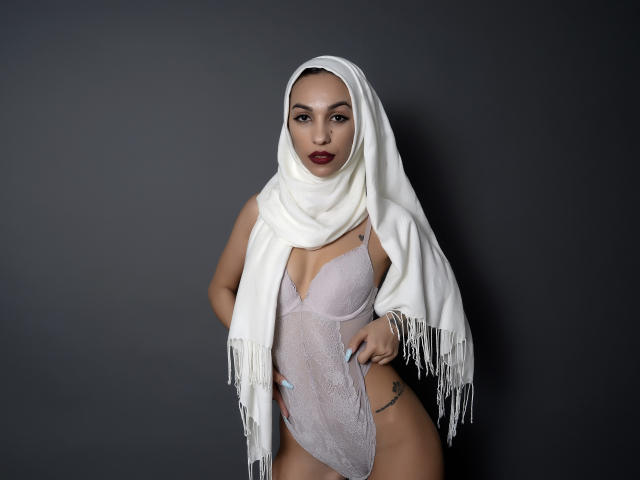 ArabicAmina - Chat x with a 18+ teen woman 