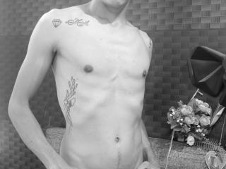 ChaudJoseph - Cam exciting with a dark hair Homosexuals 