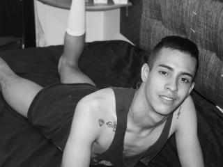 ChaudJoseph - Chat cam sexy with this latin Men sexually attracted to the same sex 