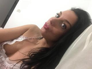 KatieFrenchie - Live cam exciting with this brunet Hot college hottie 