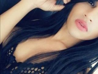 CandiceNaughty - Chat xXx with a black hair Transsexual 