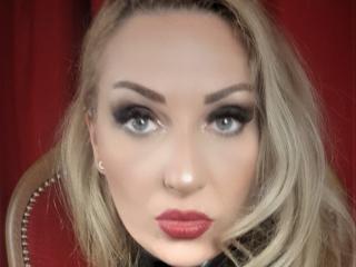 MistressSara - Chat exciting with this regular melon Mistress 