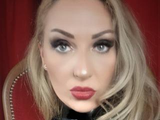 MistressSara - Web cam exciting with this shaved pubis Mistress 