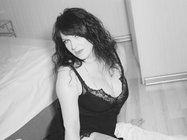 KellyMatureX - Live chat sex with this trimmed private part Exciting mature 