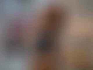 Rosanne - Chat cam hard with this standard breat size Girl 