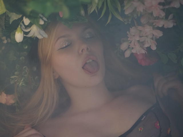 AleksaKeller - Live porn &amp; sex cam - 10121663
