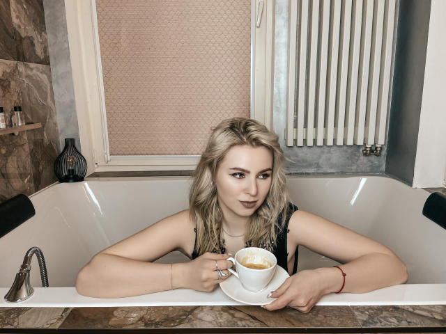 KRISSIYOUNG - Sexe cam en vivo - 10134639