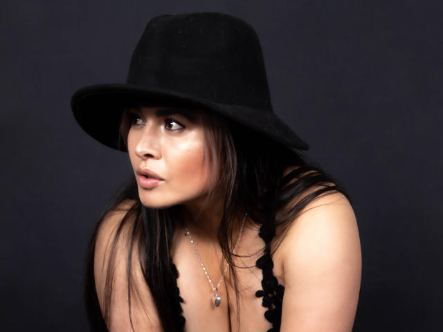 AmbarDiGiorno - сексуальная веб-камера в реальном времени - 10288567