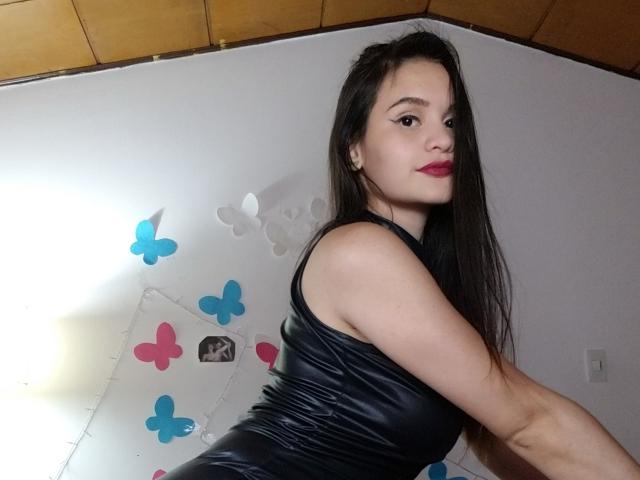 PrettyAdelinee - Live sex cam - 10413059