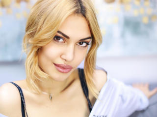 MiaCandySt - Live Sex Cam - 10542607