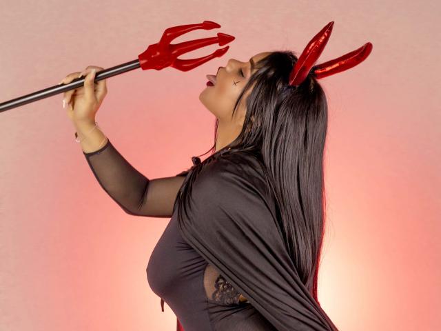 NickyBernad - Élő pornó és szexkamera - 10632211