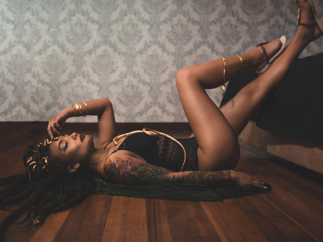 DinnyBrown - Live sex cam - 10639935