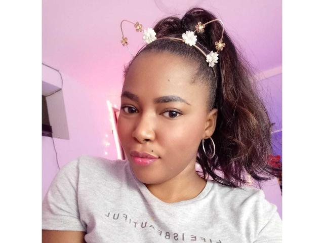 EmiraHot - Live sex cam - 10723679