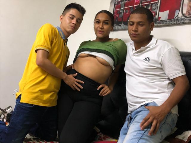 CamilaAndTwoMen - Live sexe cam - 10864839