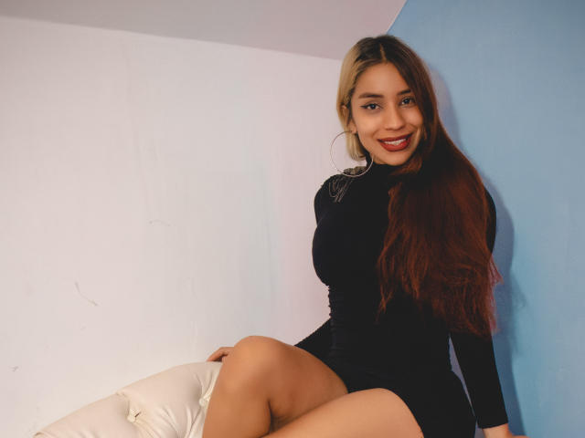 MichelleMoretti - Live Sex Cam - 10961055