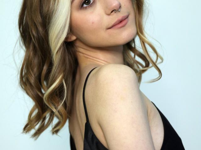 MelanieCrystall - Sexe cam en vivo - 11021363