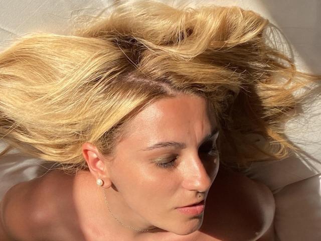 DouceCathyy - Live porn &amp; sex cam - 11023199