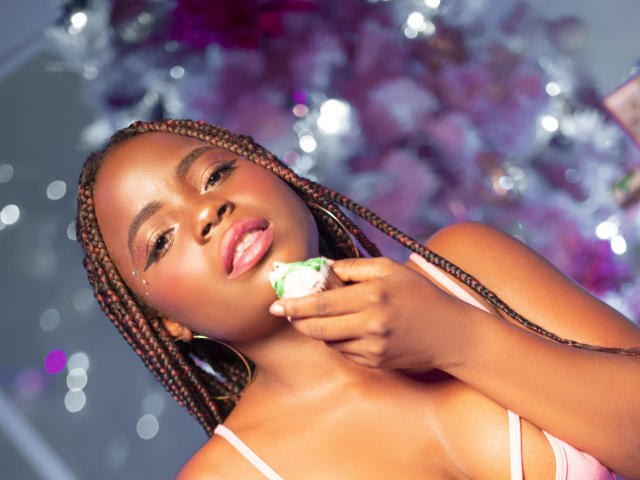 LindaBird - Live sex cam - 11043771