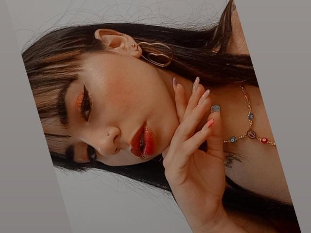 IsaCastro - Live Sex Cam - 11060791