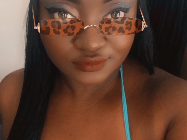QueenBoobHuge - Live sexe cam - 11123362