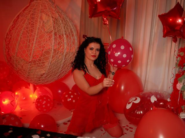 GiulyMystique - פורנו בשידור חי ומצלמת סקס - 11419048