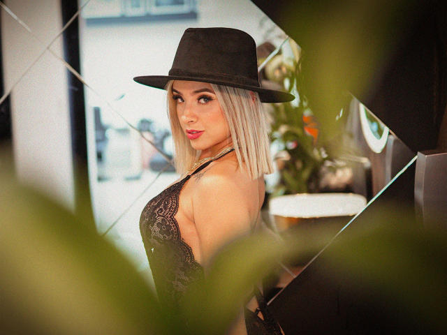 AmbarGray - Live porn &amp; sex cam - 11420824