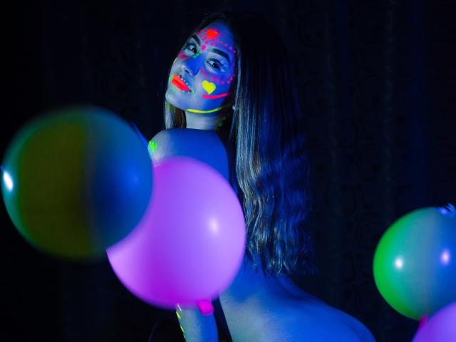 MiaGriffin - Live sex cam - 11431008