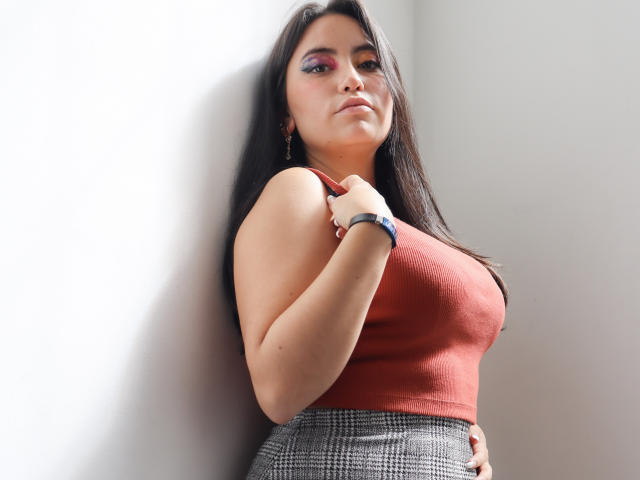 LindaFerrari - Live sex cam - 11444248