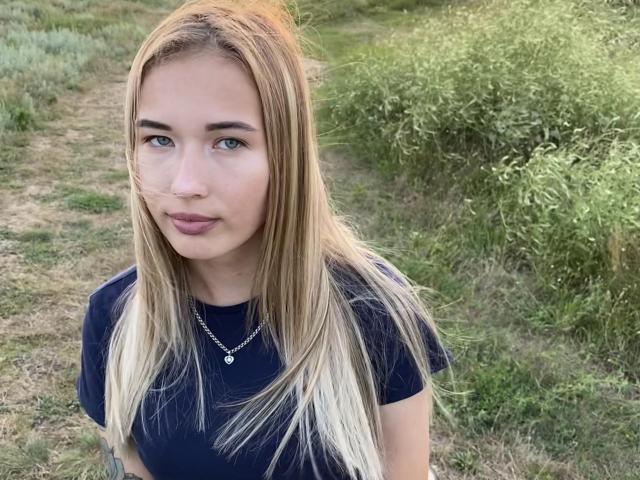 VikAndAmila - Live porn &amp; sex cam - 11471060
