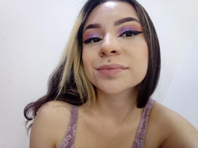 ZoeThompson - Live Sex Cam - 11597684