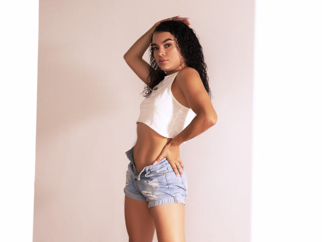 TamySaenzz - сексуальная веб-камера в реальном времени - 11620268