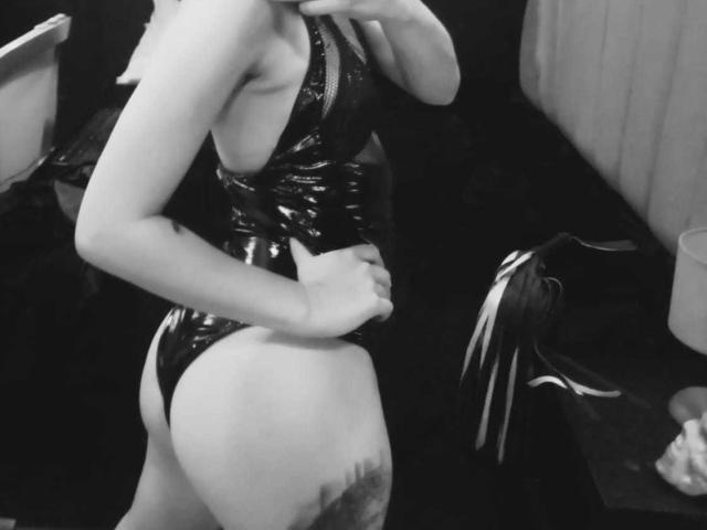 JolieDeluxe - פורנו בשידור חי ומצלמת סקס - 11634680