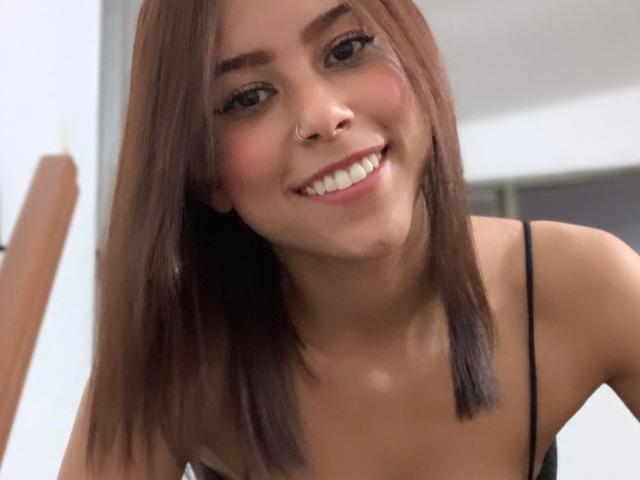 AnnieRobertsI - Live porn &amp; sex cam - 11698892
