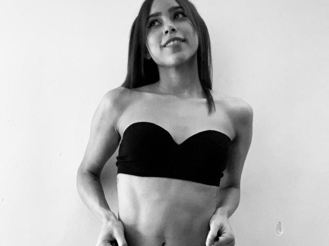 AnnieRobertsI - Live porn &amp; sex cam - 11698900