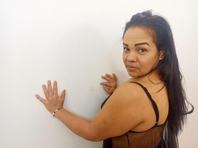 MadameSharom - Live sexe cam - 11745852