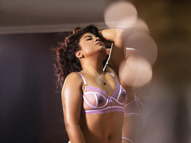 ValerieBlake - Élő pornó és szexkamera - 11754532