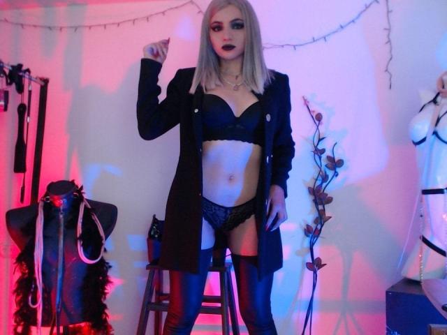 DaenerysMistress - Live porn &amp; sex cam - 11808560