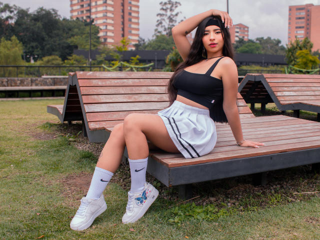 MiaSuarez - פורנו בשידור חי ומצלמת סקס - 11810432