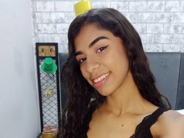 BrunetteAdams - Live sexe cam - 11815484