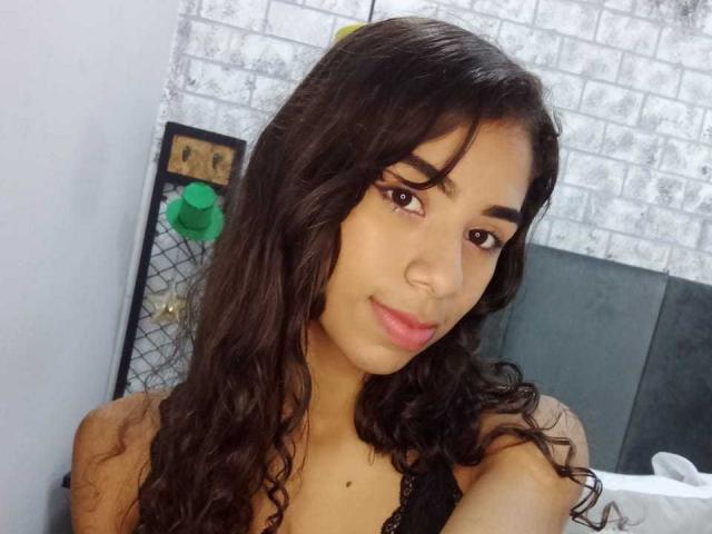 BrunetteAdams - Live sexe cam - 11854768