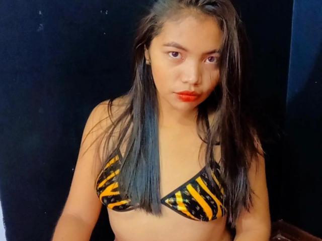 KellyHottiest - Live sex cam - 11889888