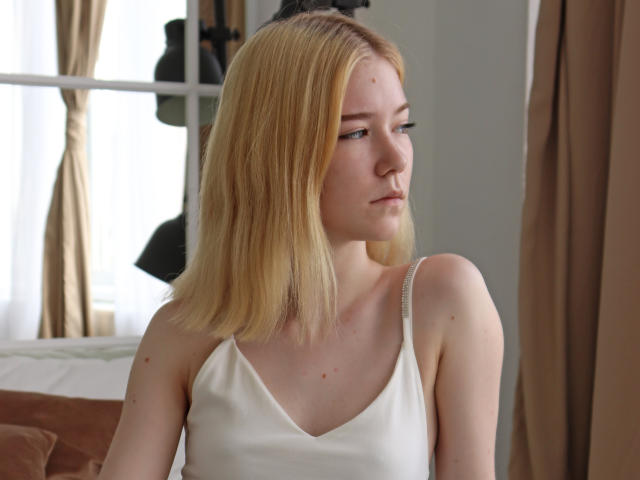 LilMia - сексуальная веб-камера в реальном времени - 11967156
