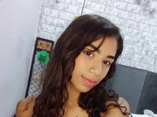 BrunetteAdams - Sexe cam en vivo - 12063168