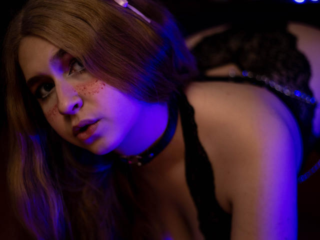 KateStrawberry - Sexe cam en vivo - 12117664