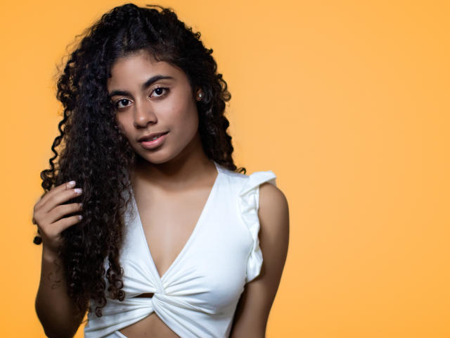 LinaFerrero - פורנו בשידור חי ומצלמת סקס - 12155892